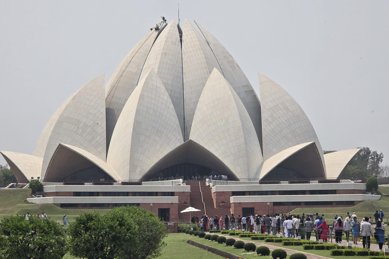 8-Day Golden Triangle Tour With Ranthambore & Jhalana Safari Tour With 3-Star Hotel Recommendation