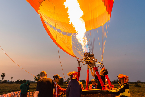 Da Krong Siem Reap: Giro in mongolfiera di Angkor con prelievo