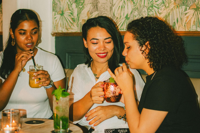 Cartagena: Centro Histórico Bar Crawl with a Local Guide