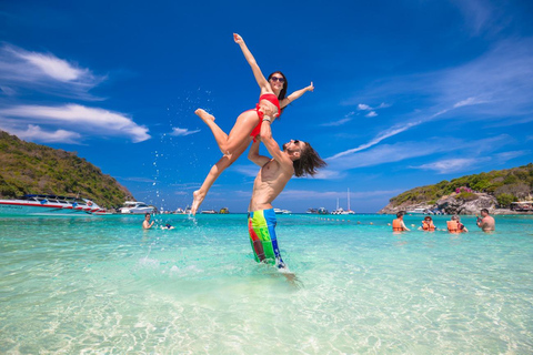 Racha-Yai et Coral Island en hors-bord, et spa après-soleilRacha-Yai et Coral Island en hors-bord depuis Phuket + spa après-soleil