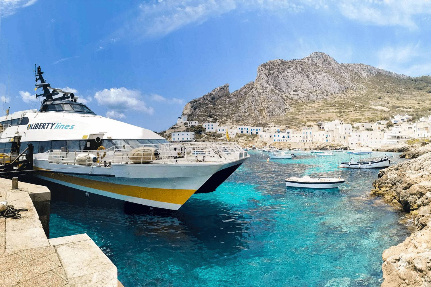Die Äolischen Inseln: Ticket für die Fähre zwischen Lipari und Milazzo