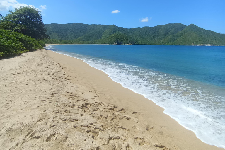 TOUR EN LANCHA RAPIDA AL TAYRONA PLAYA CRISTAL