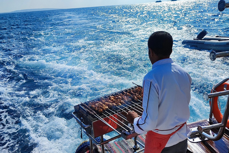 El Cairo: Crucero en yate Premium y almuerzo con recogida opcional