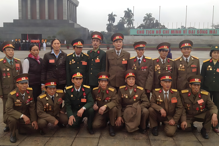 Hanoi: Military History Museum, Hoa Lo Prison & Gardens Tour Small Group: All-In-One Tour: Highlights & Train Street