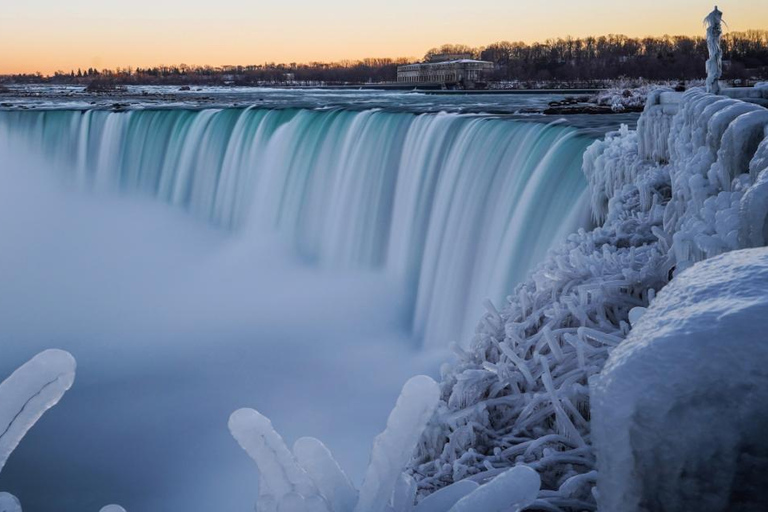 Toronto: Escursione guidata alle cascate del Niagara con crociera facoltativaTour delle Cascate del Niagara senza crociera in barca