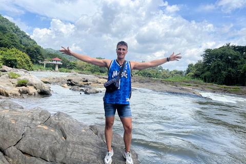 Kandy: Private Ambuluwawa Tower and 3-Temple Loop Tour