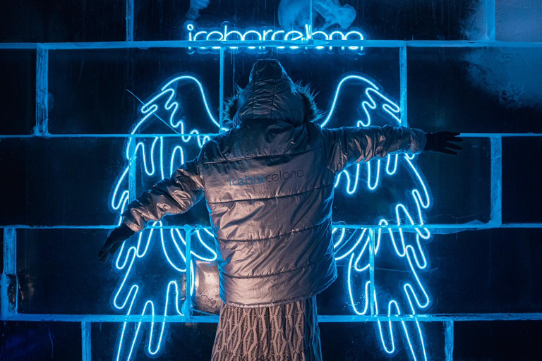 Barcelona: Winter Party Tour with Ice Bar & Club Entry