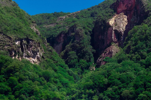 Sucre: 2-Day Che Guevara Route Tour in the Bolivian Valleys