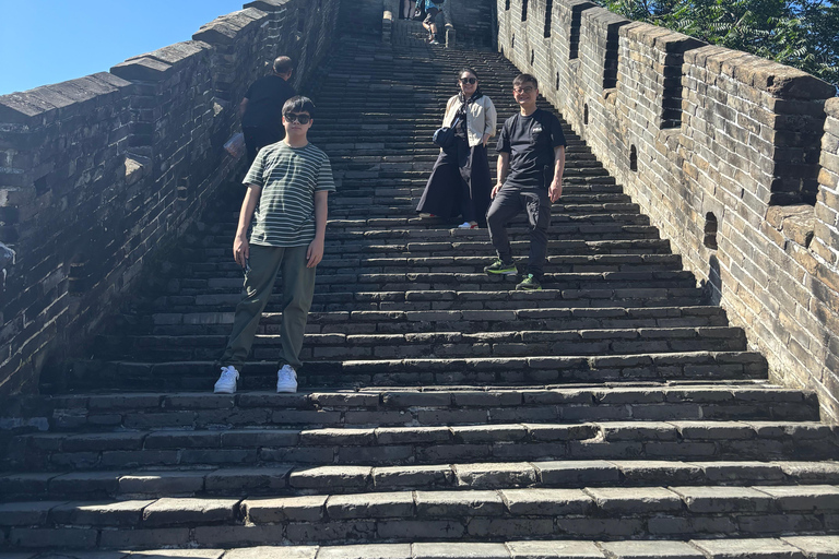 Beijing: Tiananmen Square & Great Wall Private Tour Russian-speaking tour guide