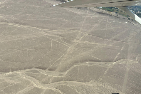 Depuis Lima, journée entière consacrée aux lignes de Nasca et à l'oasis mémorable de Huacachina.