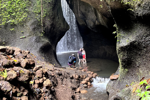 Entdecke die versteckten Juwelen der Wasserfälle in UbudGemeinsame Gruppe mit englischsprachigem Guide Tour