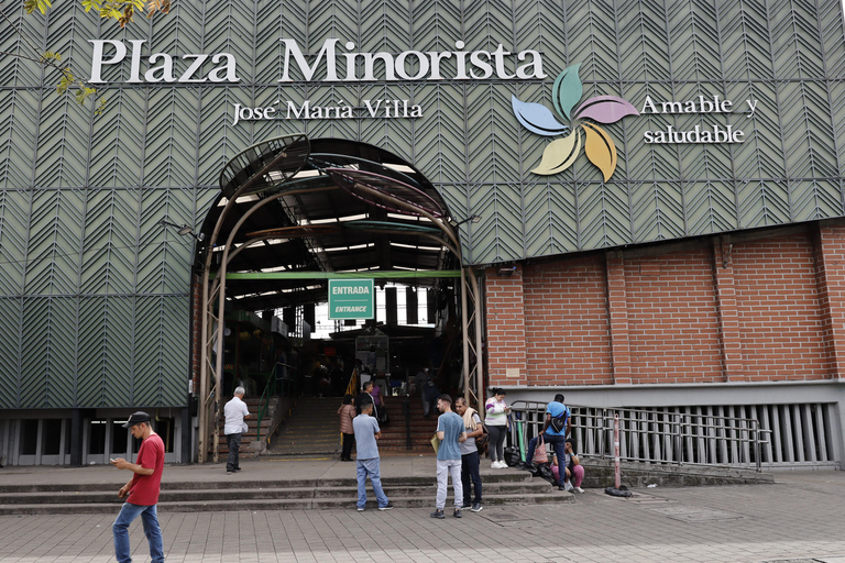 Medellín: Exotic Fruit Tour: Taste What You’ve Never Tried
