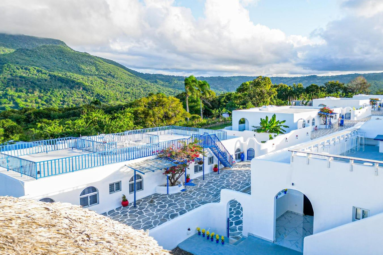 Grecialandia Santorini Tour with Lunch and Transfers