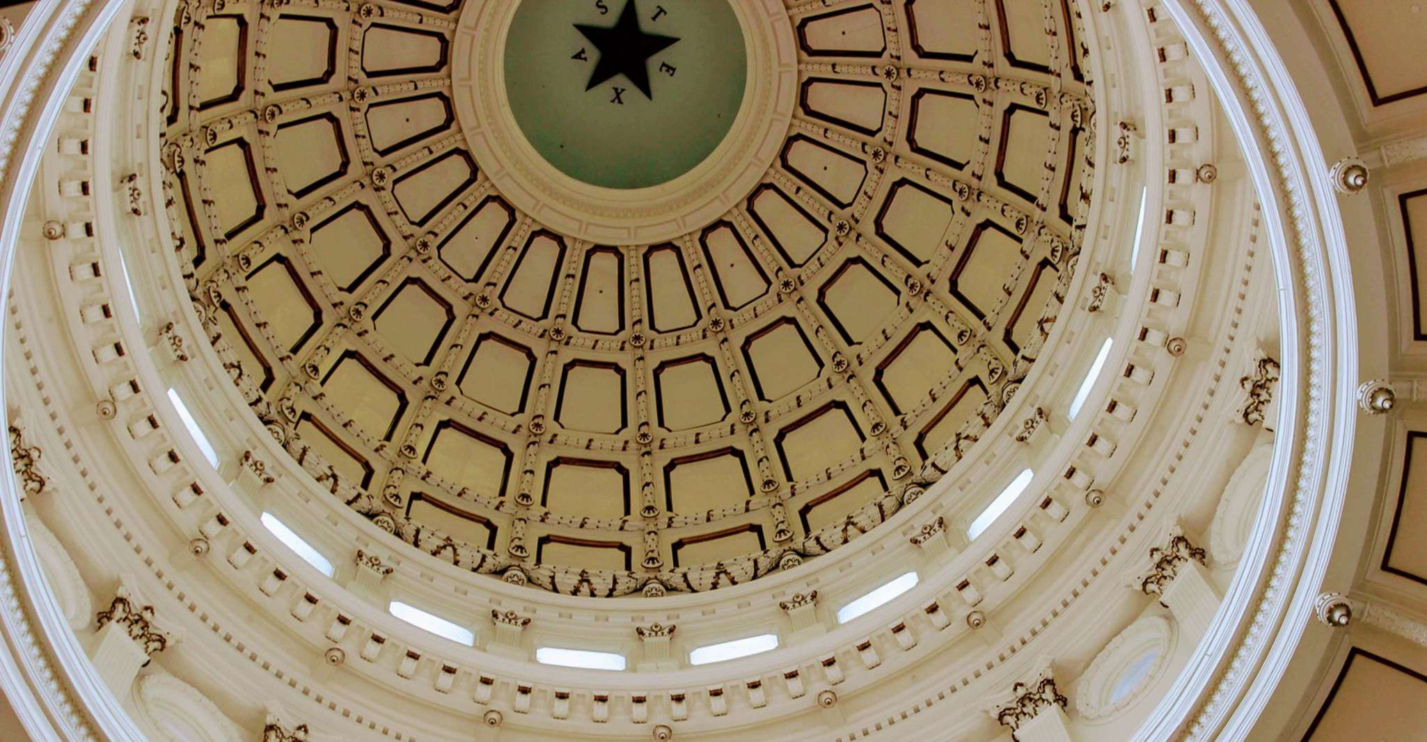 Austin: Best of Austin Driving Tour with Local Guide photo 8