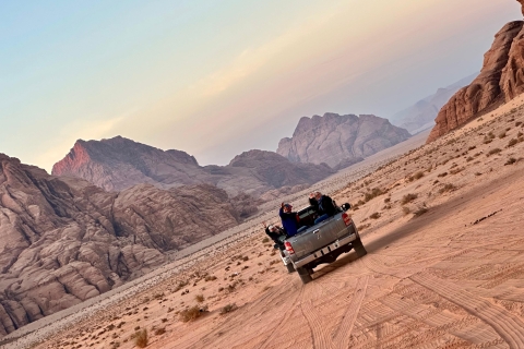 Les temps forts du WadiRum avec la Jeep + le désert blancPoints forts WadiRum + excursion dans le désert blanc - nuitée
