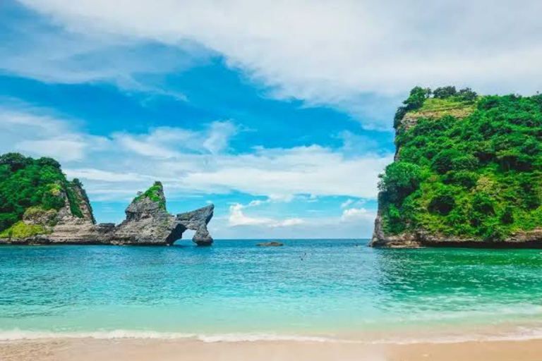 Nusa Penida: Island Sightseeing West & East Coast Day Trip Car Charter 8 Hours Explore West Coast