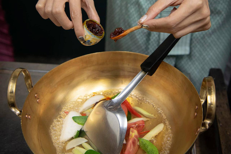 Bangkok: Cooking Class with Market Visit & Tuk Tuk Ride