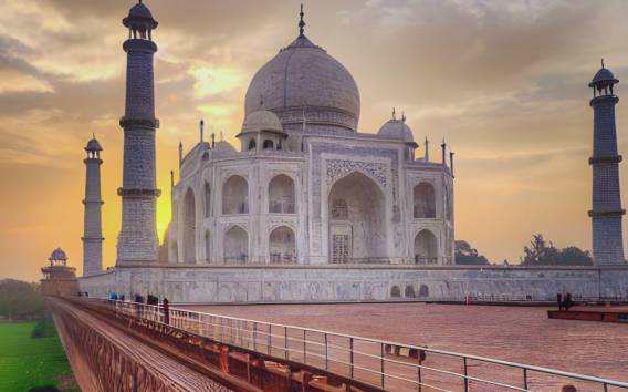 Von Delhi aus: Sonnenaufgang Taj Mahal Tour mit Eintritt & Essen