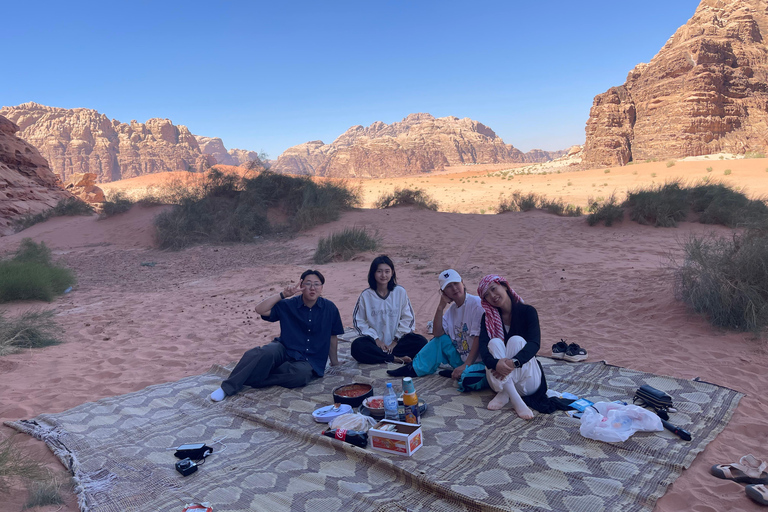 Wadi Rum: Hidden Valleys Tour with Bedouin Lunch
