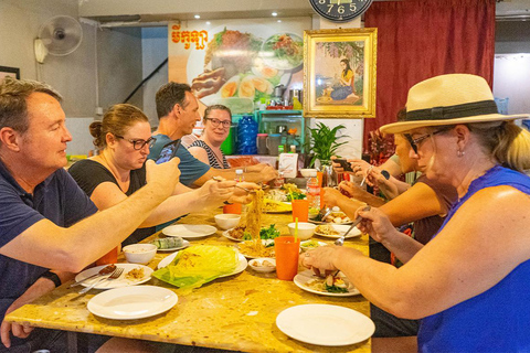 Phnom Penh Night Foodie Tour per Tuk Tuk met drankjes