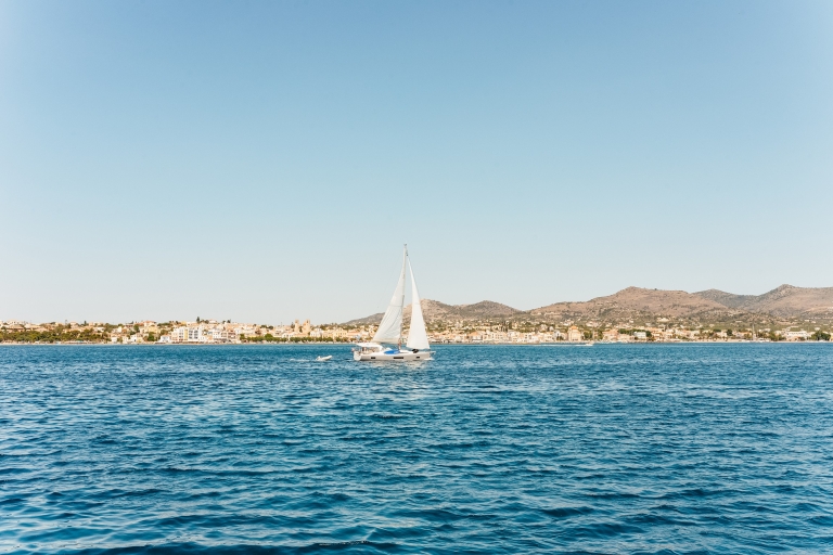 Athene: boottocht naar Agistri, Aegina met zwemstop in MoniAthene: zeiltocht langs eilanden, met trefpunt