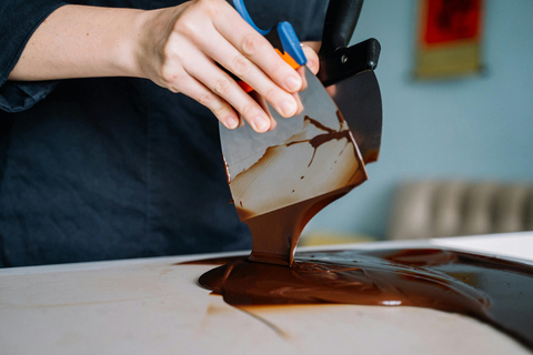 Brugge: Workshop Belgische Chocolade Maken met Bierproeverij