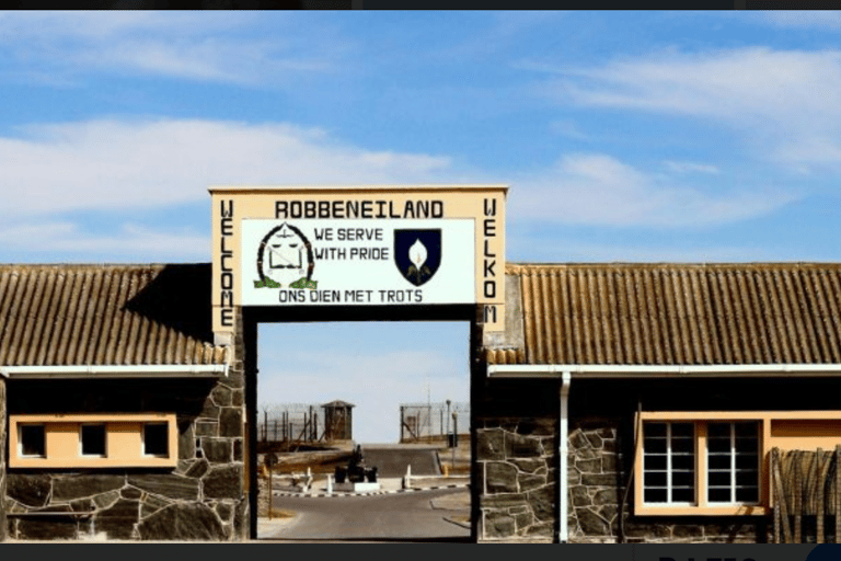 Cape Town: Robben Island and two Oceans Aquarium Day Tour