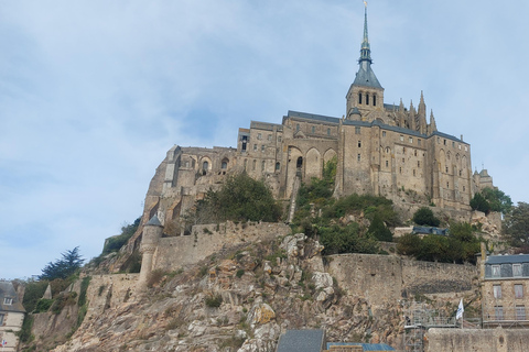 Mont Saint-Michel - Dagsutflykt lyxbil 7 personer från Paris