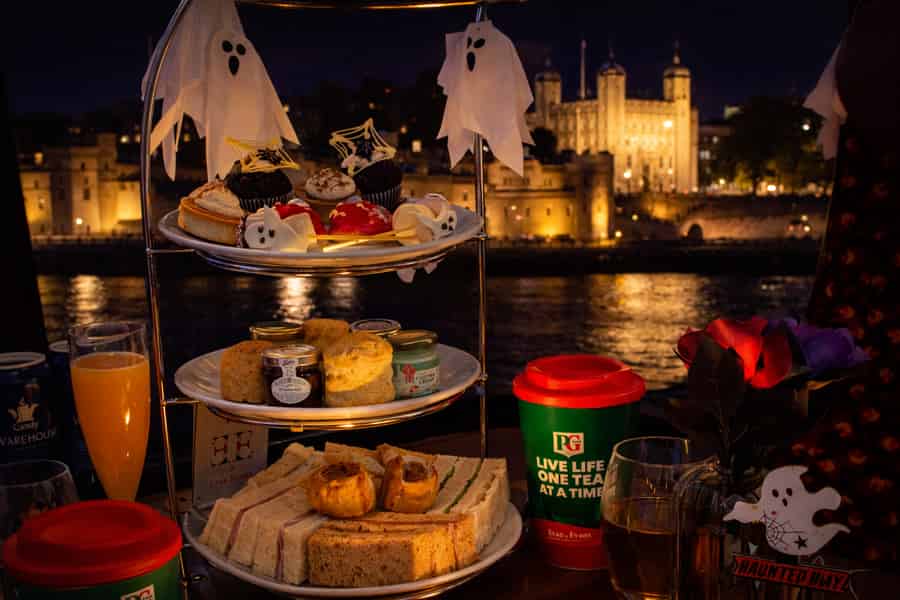 London: Halloween-Bustour mit Nachmittagstee und Guide. Foto: GetYourGuide London: Halloween-Bustour mit Nachmittagstee und Guide. Foto: GetYourGuide