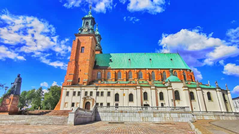 Gniezno: Cathedral Tour with Undergrounds & Viewpoint