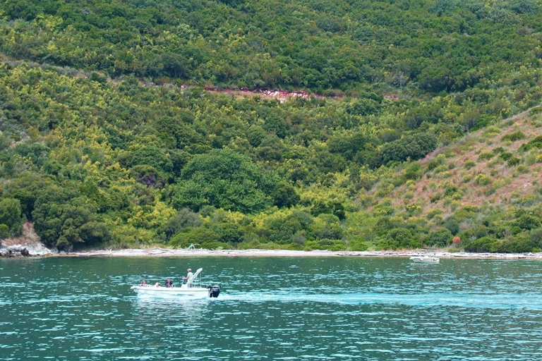 Cruzeiro pela costa de Corfu com churrasco