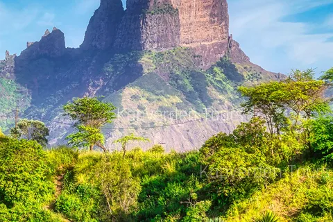Praia: Caminhada privada de Rui Vaz