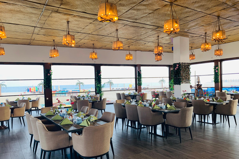 Monster Bus Wüstensafari mit Tagespass im Al Majles Resort