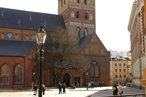 Riga: Old Town Walking Tour & 14-Beer Tasting