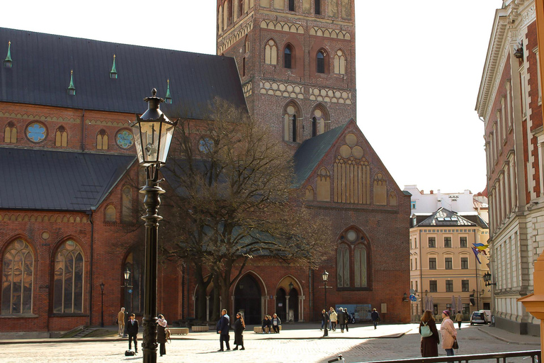 Riga: Old Town Walking Tour & 14-Beer Tasting