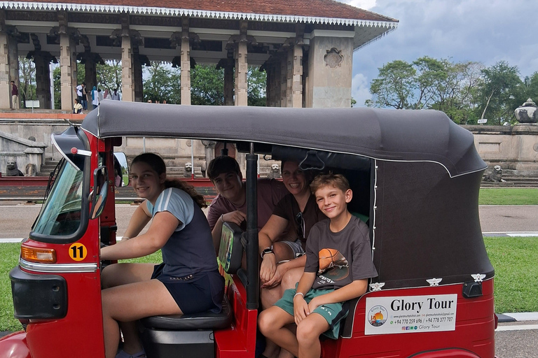 Colombo: City Tour Morning and Evening by Tuk Tuk