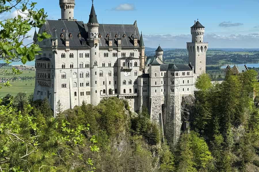 Ab Füssen: Tagestour nach Neuschwanstein & zum Schloss Linderhof. Foto: GetYourGuide Ab Füssen: Tagestour nach Neuschwanstein & zum Schloss Linderhof. Foto: GetYourGuide