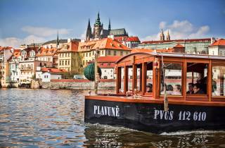 Prag: Historische Flussrundfahrt mit Erfrischungen