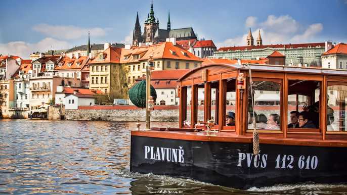 Prague: 45-Minute Historical River Cruise and Refreshments