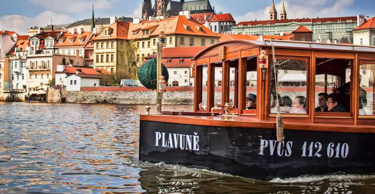 Прага: 45-минутен исторически круиз по реката и освежителни напитки