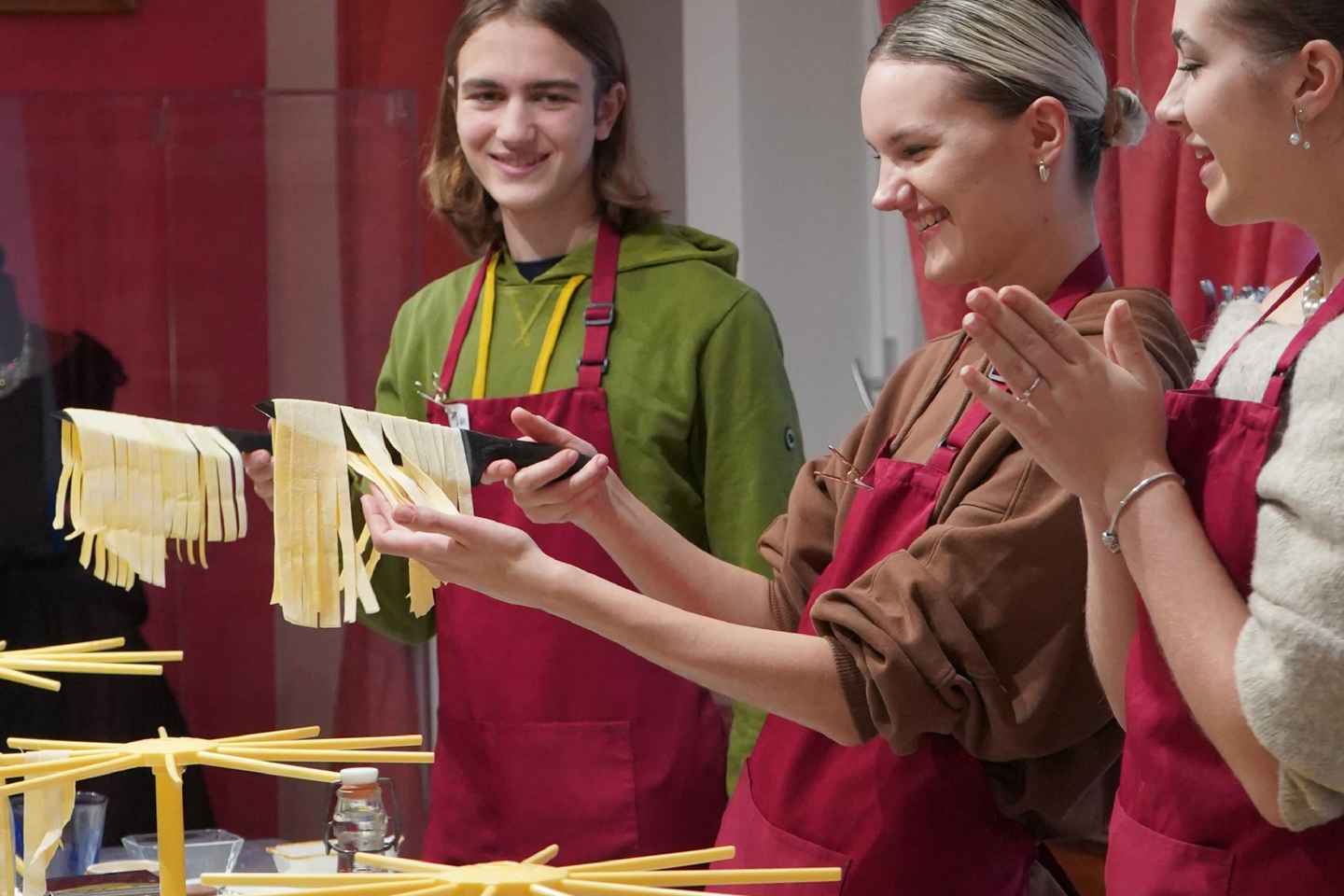 Milan: Fresh Pasta & Tiramisù Class in a Private Art Gallery