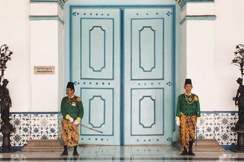 Surakarta : Full-Day Highlights Tour – All Inclusive Surakarta : Full-Day Highlights Tour - All Inclusive