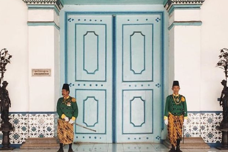 Surakarta : Full-Day Highlights Tour – All Inclusive Surakarta : Full-Day Highlights Tour - All Inclusive