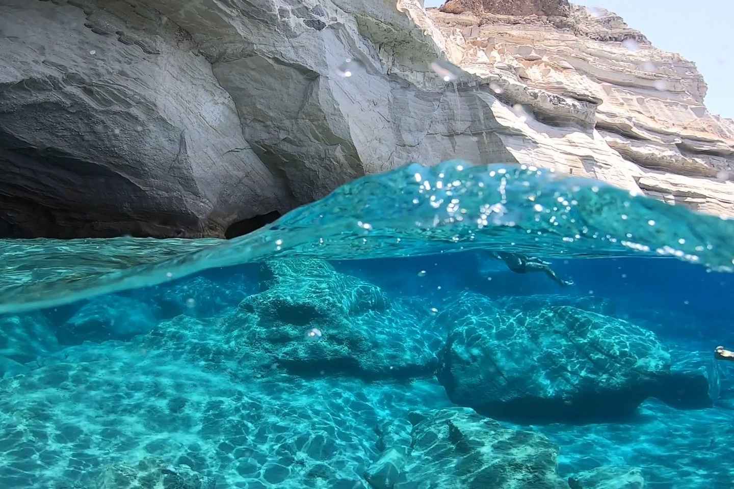 Adamantas: Gita in Barca a Milos e Poliegos con Pranzo