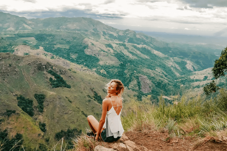 Från Ella : Vandring i soluppgången till Little Adams Peak