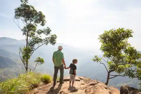 Sri Lanka: Hill Country 3-Day Tour Waterfalls, Train, Tea