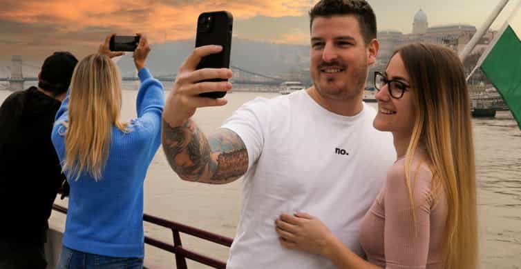 Budapest: Nighttime or Daytime Sightseeing Cruise photo 3