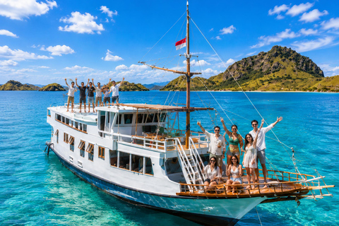Labuan Bajo: 2-Day Komodo & Pink Beach Tour with Town Dinner Dorm (15 pax/room) 8 Island Stops, No Dinner, No Souvenirs