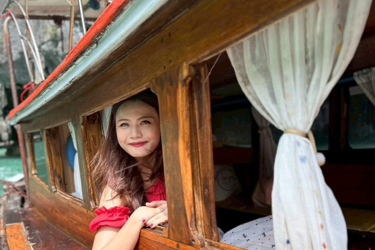 Phuket : sortie en bateau à longue queue privé dans la baie de Phang NgaPhuket : sortie privée en bateau à longue queue dans la baie de Phang Nga