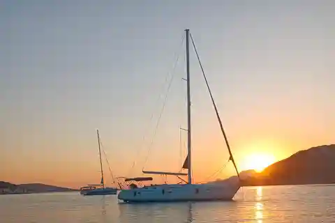 Heraklion: Sailing Cruise to Dia Island with Drinks and Meal